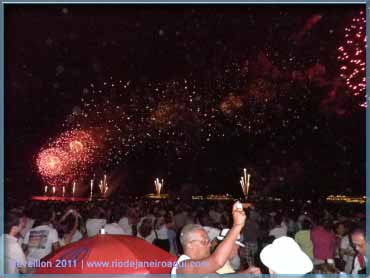 Queima de fogos na praia Copacabana - Reveillon na virada de 2010 para 2011