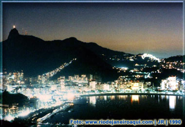 Botafogo em vista aérea noturna