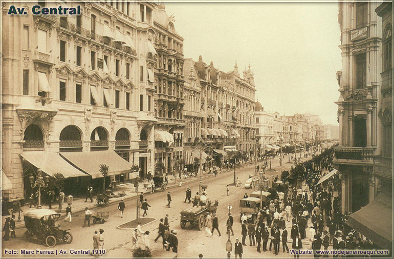 Avenida Central | Edif�cios e Loja Elegante