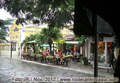 Bar e botique na Rua das Pedras