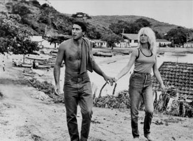 Brigitte Bardot com namorado em Búzios em 1964