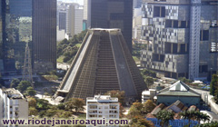 Catedral do Rio de Janeiro vista do alto de Santa Teresa