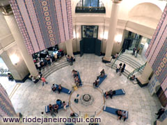 Rotunda do CCCB vista de cima em dia de exposição