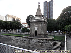 Chafariz da Pirâmide na Praça XV