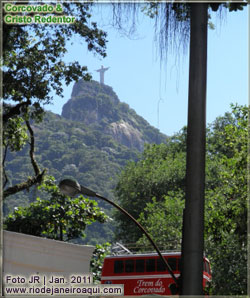 Corcovado e Cristo Redentor visto da Rua Cosme Velho