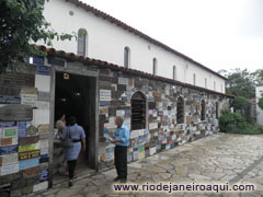 Fachada lateral Igreja Santa Rita de Cássia em Búzios