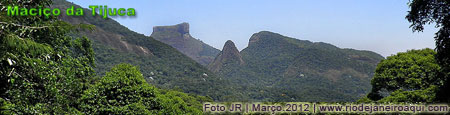 Maciço da Tijuca tendo ao fundo a Pedra da Gávea e Pedra Bonita