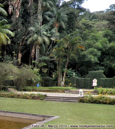 Jardins da casa que abriga o Museu do Açude, na Floresta da Tijuca
