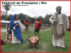 Presépio de Natal ao ar livre, em tamanho gigante, em papier maché