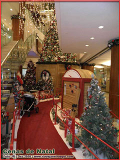 Fantasiosa e esmerada decoração de natal no shopping center