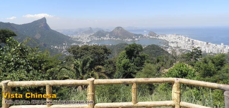 Vista panorâmica do Rio de Janeiro através de foto tirada do mirante da Vista Chinesa