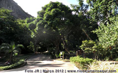 Belos caminhos no parque em Copacabana