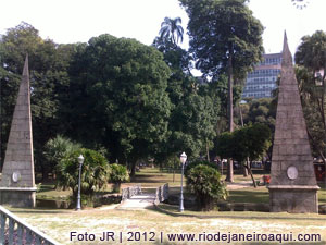 Passeio Público - Ponte, lago e piramides de Mestre Valentim