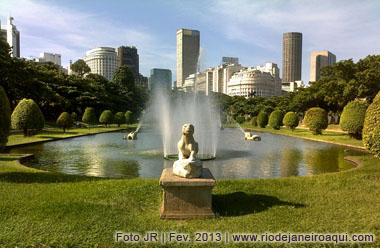 Praça Paris - Jardins, lago, chafariz e escultura