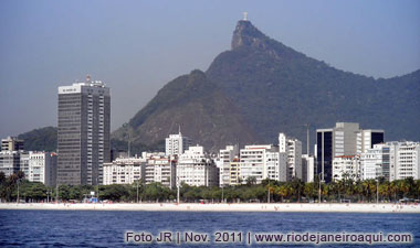 Praia e aterro do Flamengo vistos do mar