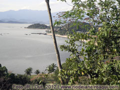 Praia José Bonifácio e enseada da Moreninha vista do Morro do Vigário em Paquetá