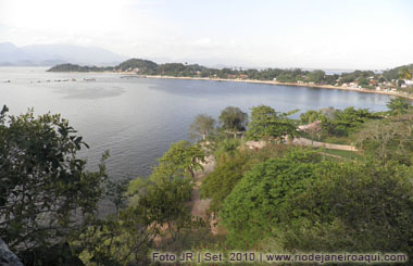Praias de José Bonifácio e Moreninha vistas do Morro da Cruz