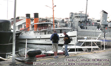 Rebocador Laurindo Pitta faz tour pela Baía de Guanabara