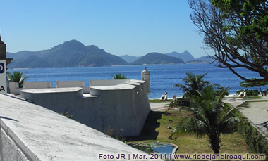 Reduto São Martinho | Muralhas, guarita e Praia de Fora