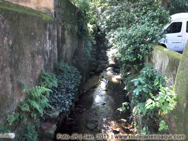 Rio Carioca na altura do Largo do Boticário no Cosme Velho