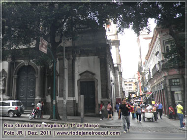 Rua do Ouvidor na esquina com a Rua Primeiro de Março