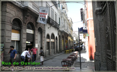 Rua do Ouvidor perto da esquina Travessa do Comércio