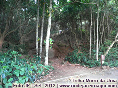 Início da trilha do Morro da Urca, próxima ao Pão de Açucar