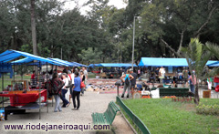 Feira de antiguidades da Praça Santos Dumont, na Gávea