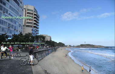 Calcadão e Praia do Arpoador